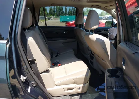 2016 Honda Pilot Touring z USA, uszkodzony, nr VIN 5FNYF6H95GB047558